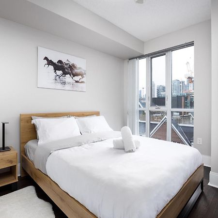 Dwtn Condo Near Cn Tower! W/ Free Parking Toronto Eksteriør billede
