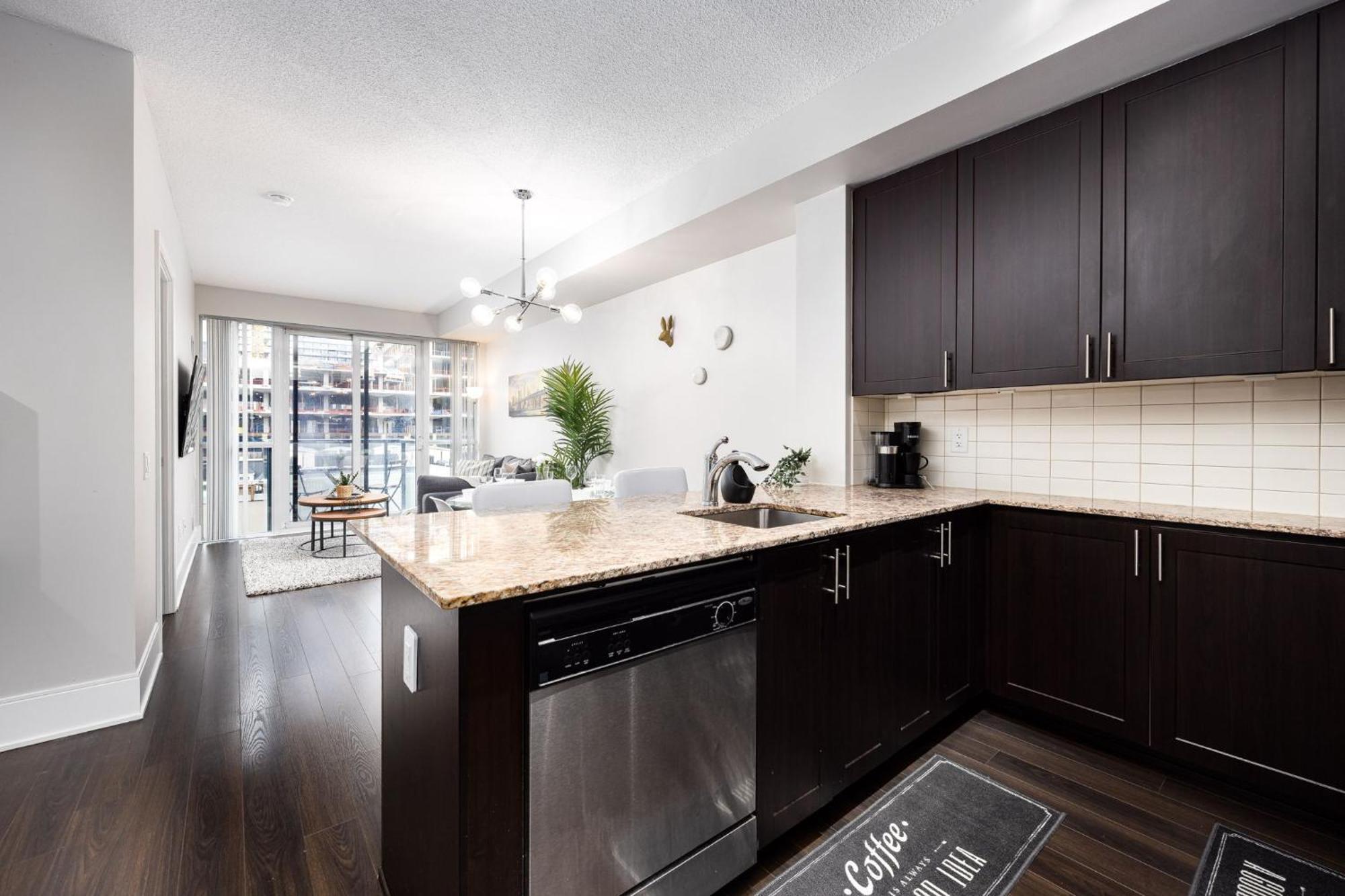 Dwtn Condo Near Cn Tower! W/ Free Parking Toronto Eksteriør billede