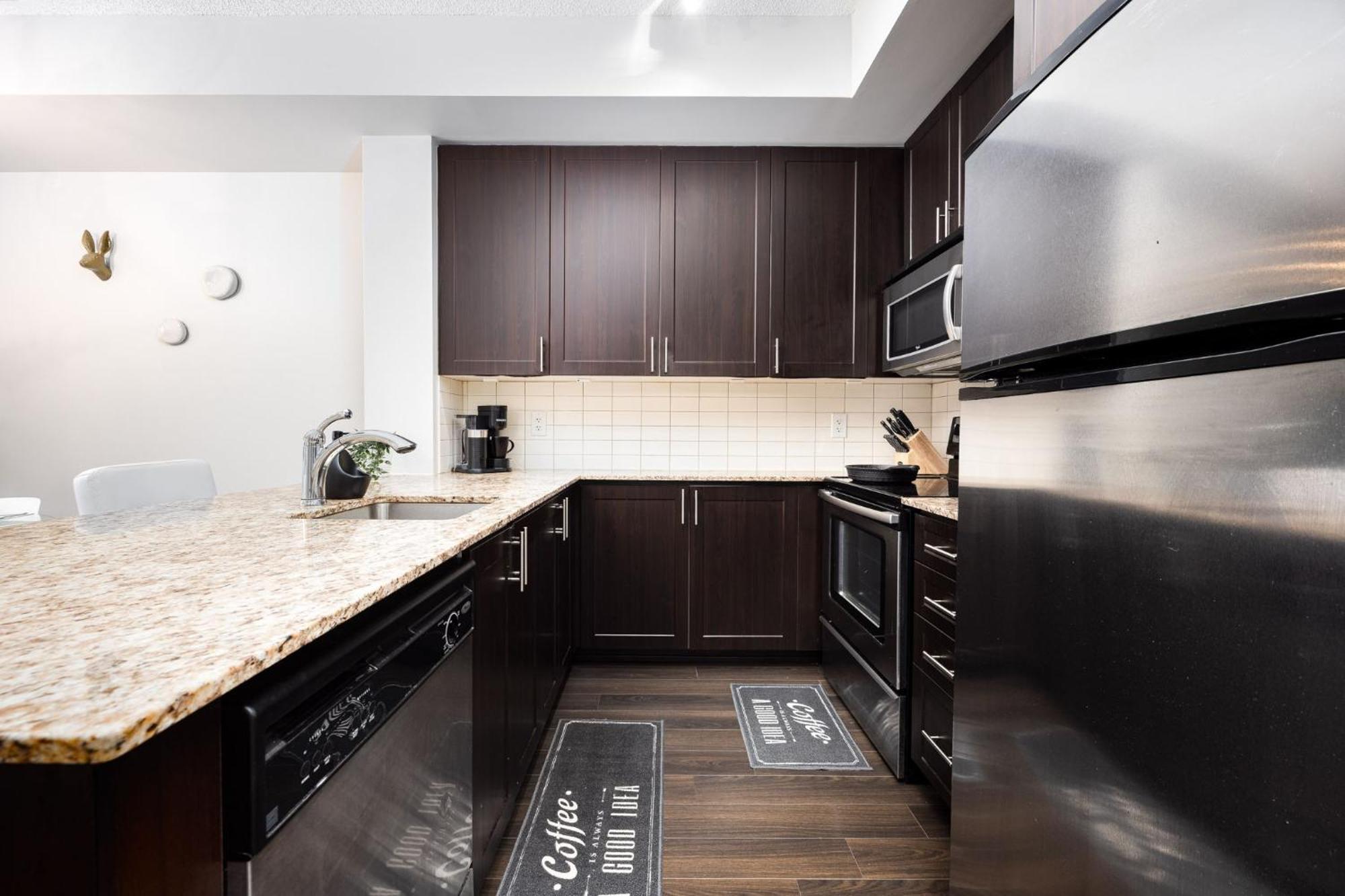Dwtn Condo Near Cn Tower! W/ Free Parking Toronto Eksteriør billede